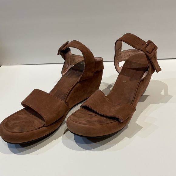 Barney’s New York Wedges - Picture 2 of 4